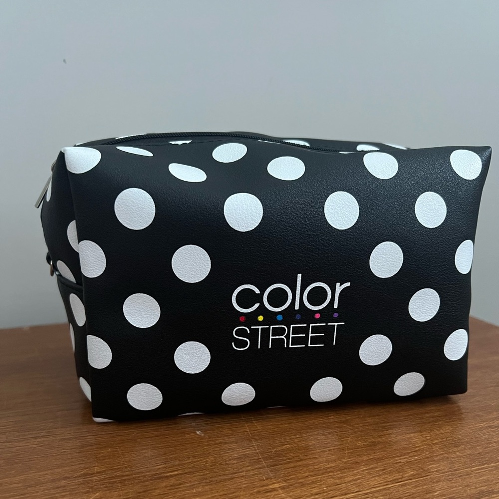 Color Street makeup bag, necklace set